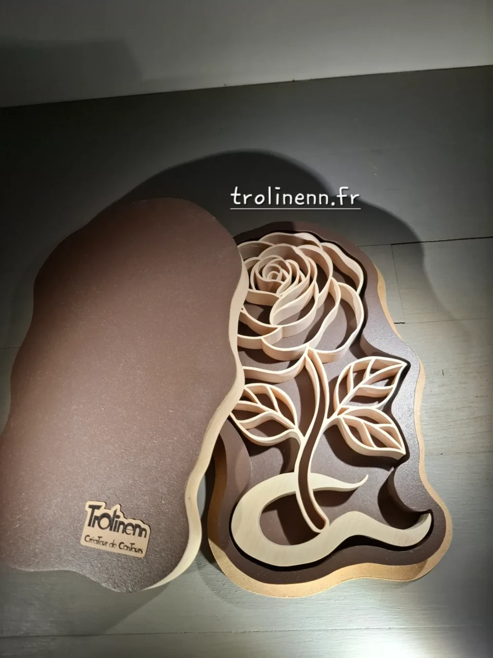 rose Série de 20 ex numérotées chantournée dans du hêtre ou de l'érable. épaisseur 2cm, hauteur 16cm. Livrée dans son écrin de bois atelier de chantournage d'art TROLINENN, à Nouvoitou près de Rennes