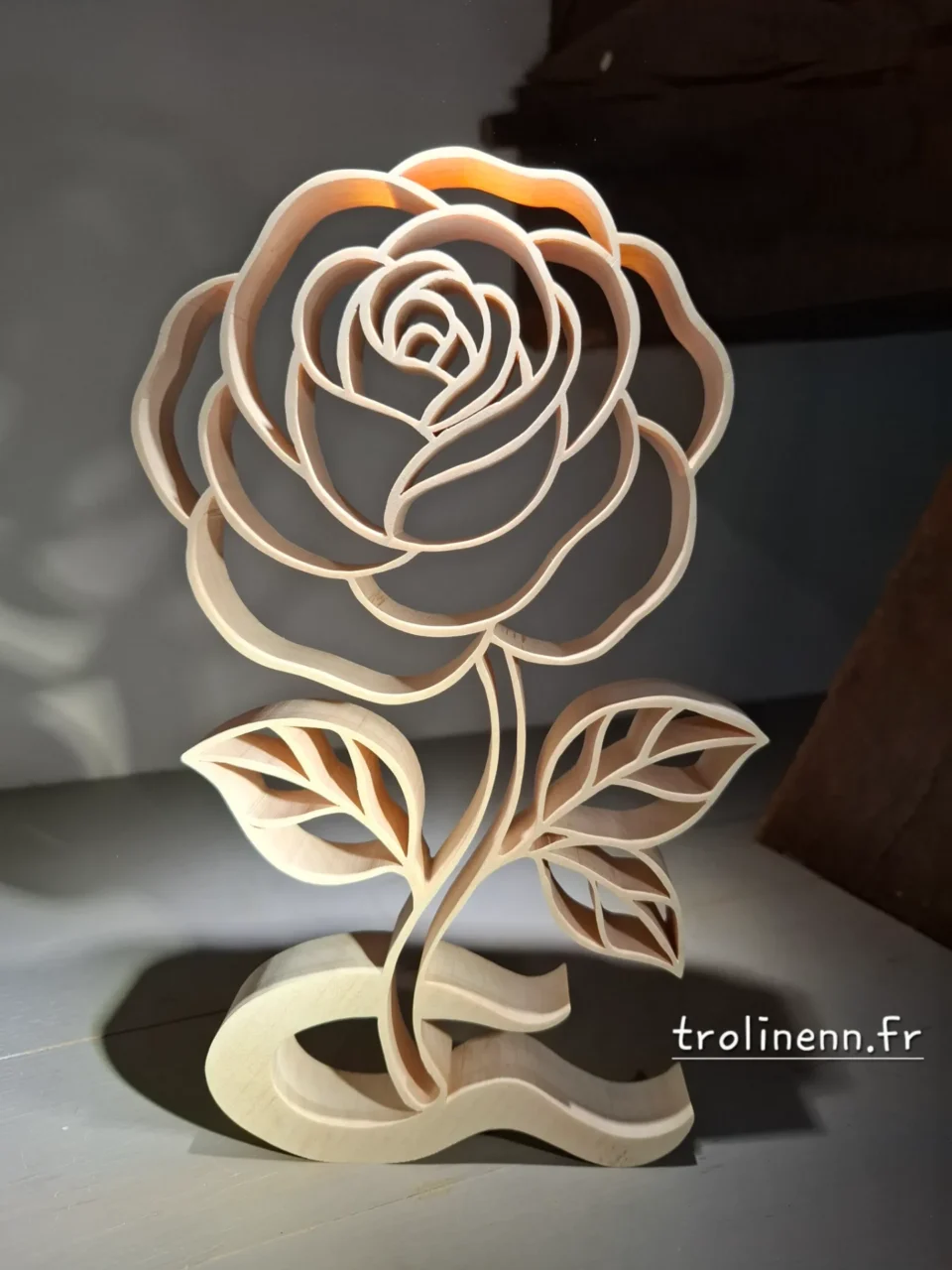 rose Série de 20 ex numérotées chantournée dans du hêtre ou de l'érable. épaisseur 2cm, hauteur 16cm. Livrée dans son écrin de bois atelier de chantournage d'art TROLINENN, à Nouvoitou près de Rennes